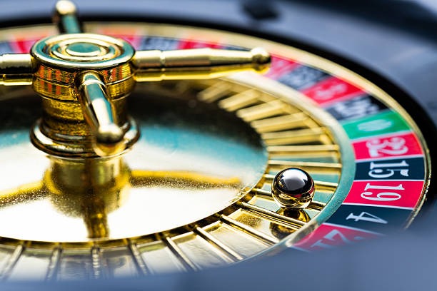 Poker Indonesia table interface on bigsloto showing hand rankings and betting interface